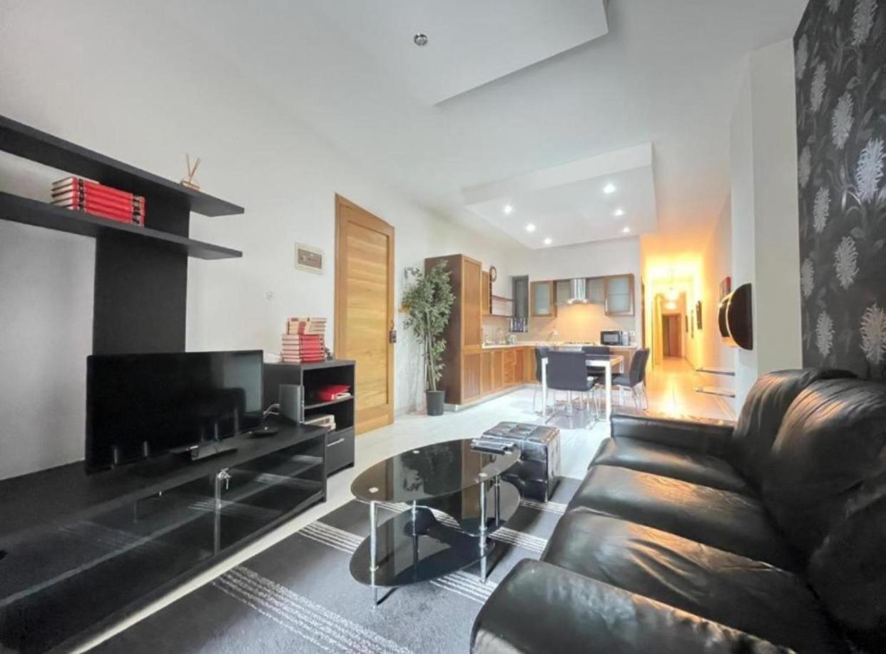 Bugibba Central Modern Apartment St. Paul's Bay Bagian luar foto