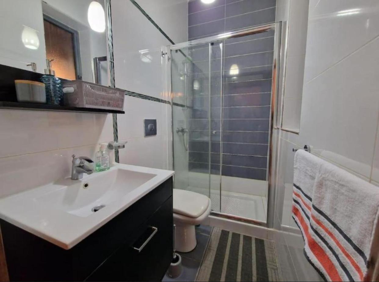 Bugibba Central Modern Apartment St. Paul's Bay Bagian luar foto