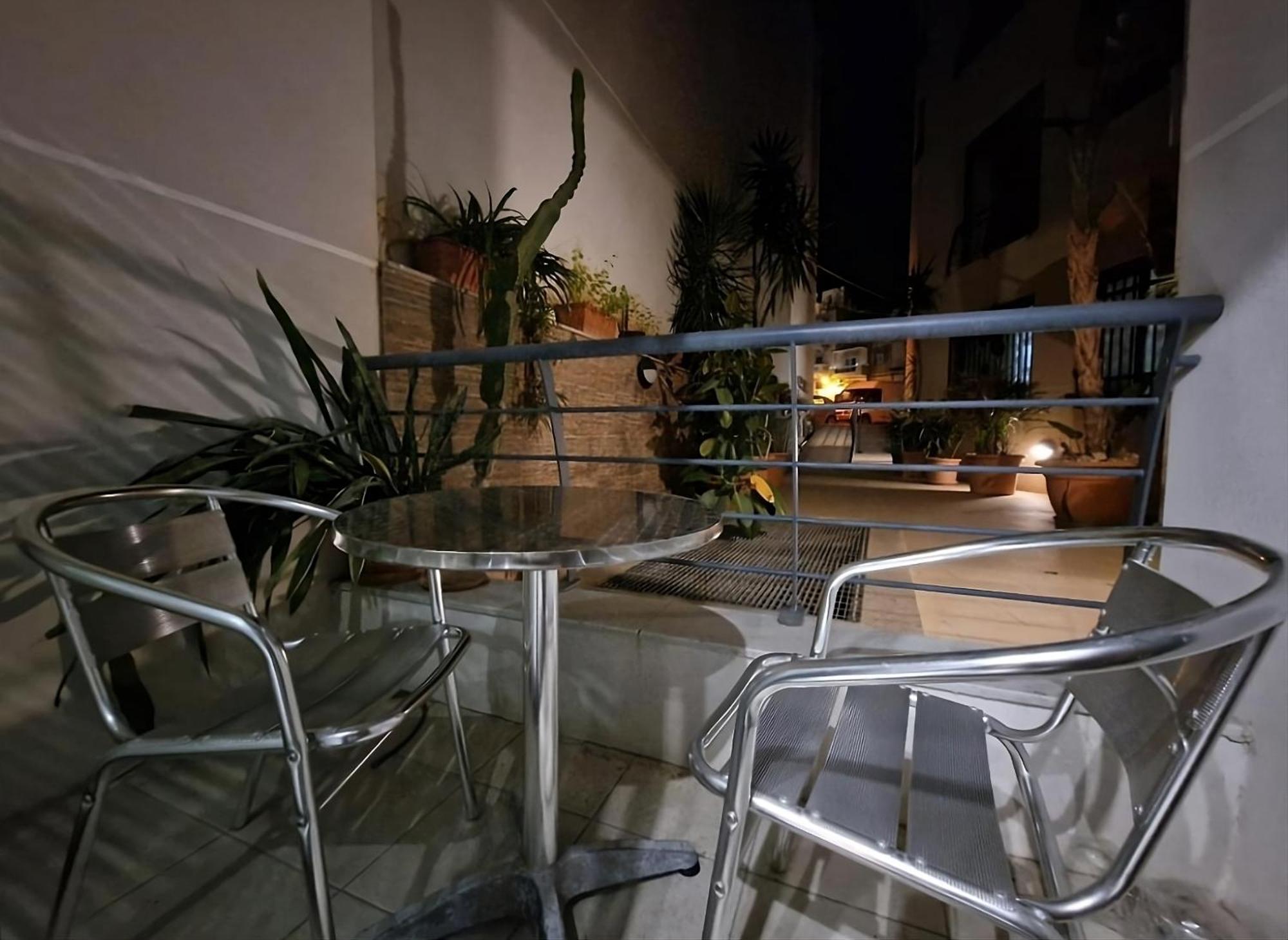 Bugibba Central Modern Apartment St. Paul's Bay Bagian luar foto